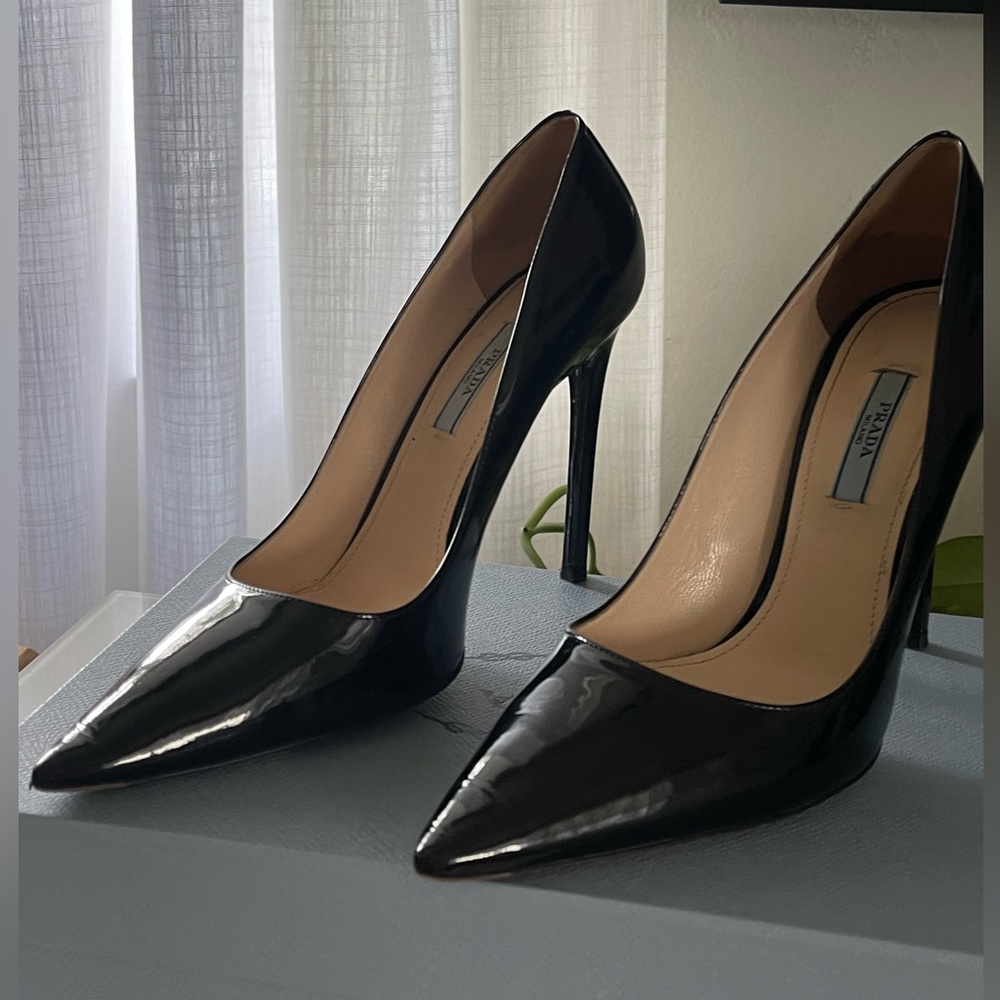 Prada Pumpsđź–¤ - Picture 2 of 7